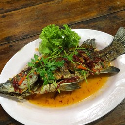 ปลาพงทอด ราดด้วยน้ำสามรสกลมกล่อม ถูกใจทั้งเด็กและผู้ใหญ่