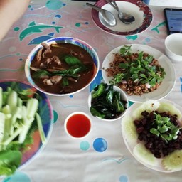 จัดผักให้น่ากิน​กว่านี้หน่อย.เป็นผักพื้นบ้าน​คงดีกว่า​นี้เยะค่ะ