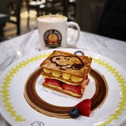 Charlie Brown cafe