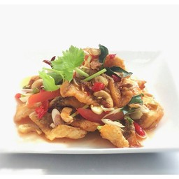 ยำปลาทอดสมุนไพร