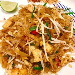 ผัดไท ร.ศ.  Bluport Huahin