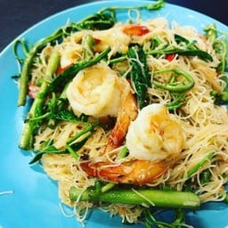 เส้นหมี่กระเฉดกุ้ง