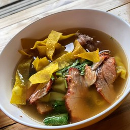 นายโอ๋ก๋วยเตี๋ยวต้มยำไข่