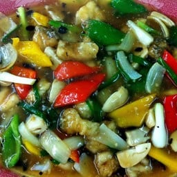 ราดหน้าปลาเต้าซี่ (กลาง)