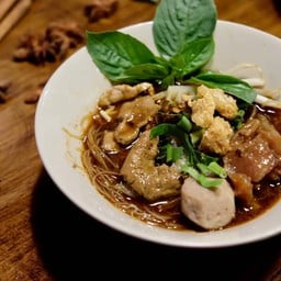 ก๋วยเตี๋ยวเนื้อน้ำตก