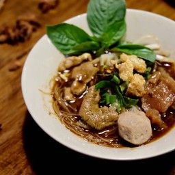 เกาเหลาเนื้อน้ำตก