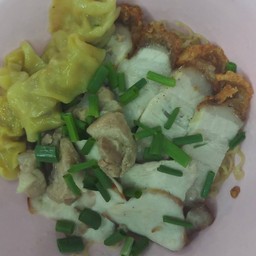 บะหมี่-เกี๊ยวหมูแดง,หมูกรอบ,หมูตุ๋น