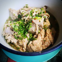 ก๋วยเตี๋ยวต้มยำตำลึง นายเอก ลาดกระบัง-สุวรรณภูมิ