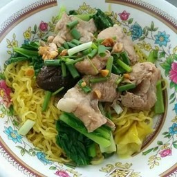 บะหมี่-เกี๊ยวหมูตุ๋น