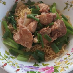 บะหมี่หมูตุ๋น