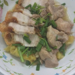 เกี๊ยวหมูกรอบ,หมูตุ๋น