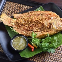 ปลาทับทิมทอดกระเทียม