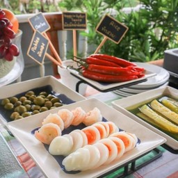 ผักดอง ไข่ต้ม กุ้งต้ม