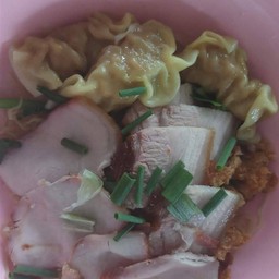 บะหมี่-เกี๊ยวหมูแดง,หมูกรอบ