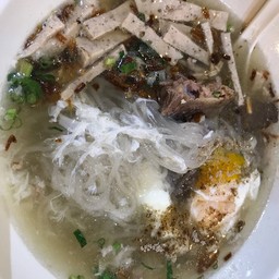 ก๋วยจั๊บอุบลใส่ไข่ไก่ตอก