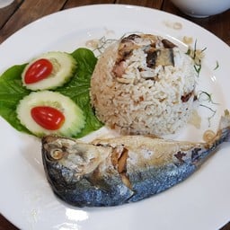 ข้าวผัดสมุนไพรปลาทู