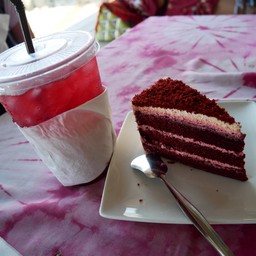 เค้กราคาแอบแพง ชิ้นละ90บาทไม่อร่อยเท่าราคาสำหรับเรา 