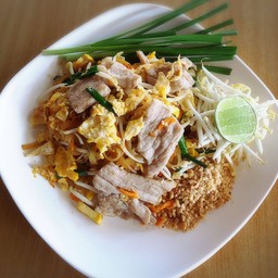 ผัดไทย หมูหมัก