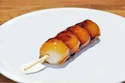 ดังโงะ ซอสมิตาราชิ Dango with mitarashi sauce