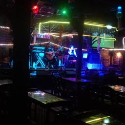 ฟังเพลงโฟล์คซองกับบรรยากาศยามเย็น