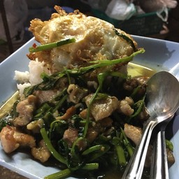 ผัดไทยหอยทด อาหารตามสั่ง ตลาดช้างเผือก