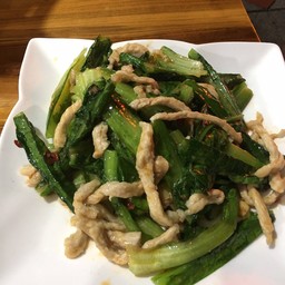 ร้านอาหารตามสั่งข้างตึกโรงแรม Somerset