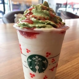 Strawberry Snowy Cream Frappuccino