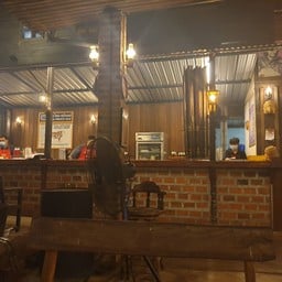 ปรุงให้เห็นๆตรงหน้าร้าน