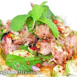 พล่าเนื้อย่างมะเขืออ่อน Grilled Striploin Spicy Salad with Thai Eggplant