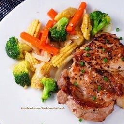 สเต็กหมูสันในพริกไทยอ่อน Pork Loin Steak with Pepper Sauce