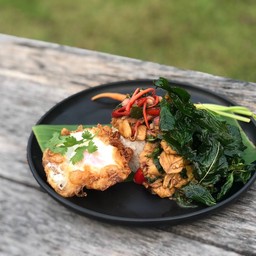 ข้าวกระเพราไก่เบญจา