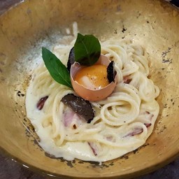 สปาเก็ตตี้คาโบนาร่าเห็ดทรัฟเฟิล