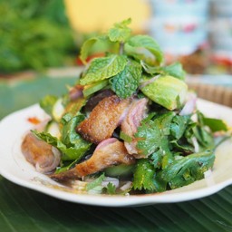 ยำคอหมูย่างมะเขือเปราะ