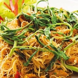 เส้นหมี่ผัดผักกระเฉดเจ