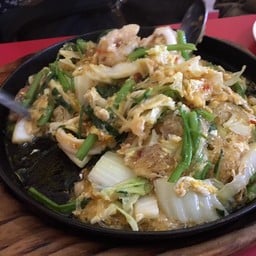 ใหญ่สุกี้ กระทะร้อน ถนนต้นสน