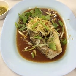 เมนู ปลากระพงนึ่งซีอิ๋ว  มาพร้อมน้ำจิ้มซีฟู้ดรสเด็ด เข้ากันมาก