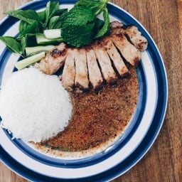 ข้าวหมูจิ้มแจ่ว Pork with hot and spicy sauce
