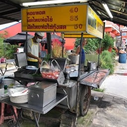 ผัดไทย หอยทอด เนินกระปรอก
