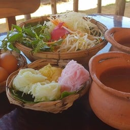 ขนมจีนไร่วันเย็น (ตรงกังหัน)