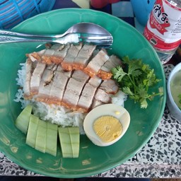 ร้านข้าวหมูกรอบ แถวโรงเรียนอนุบาลพรรณี