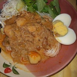 ขนมจีนน้ำยา ตามสั่ง ยำแซ่บ แม่บุญราน