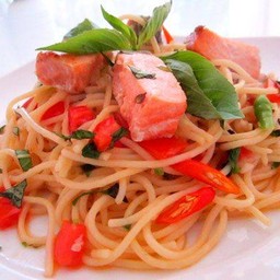 สปาเก็ตตี้แซลมอนซอสมะเขือเทศ Salmon Tomato Sauce Spaghetti