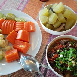 วันอาทิตย์ มีขนมจีนน้ำเงี้ยว