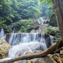 น้ำตกผาแตก