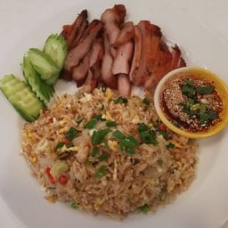 ข้าวผัดพริกขี้หนู+เต็กหมู