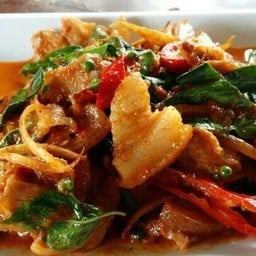 กะเพราหมูกรอบ