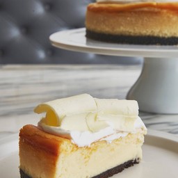 WHITE CHOCOLATE CHEESECAKE