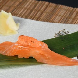 ซูชิแซลมอนซอสเมนไต