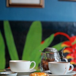 ชานมร้อน+สโคน