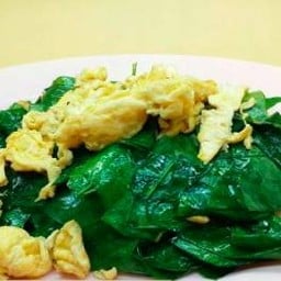 ใบเหลียงผัดไข่